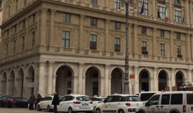 Genova, scrive sul palazzo della Regione: denunciato per imbrattamento